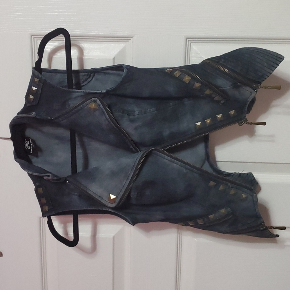 Jean vest with studs
